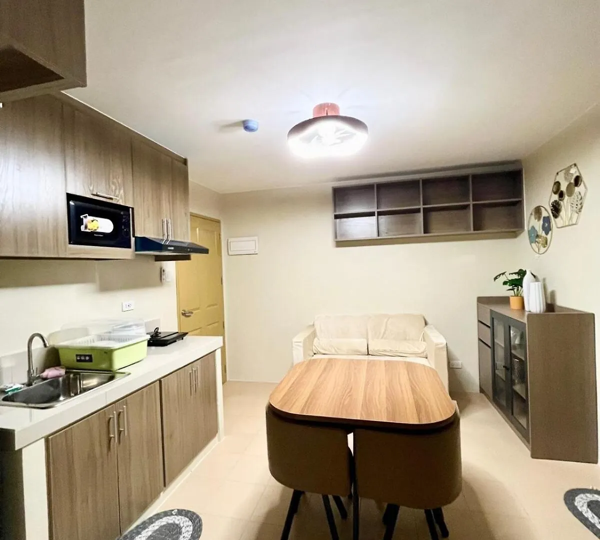 Davao Downtown Condo With Pool Access דירה
