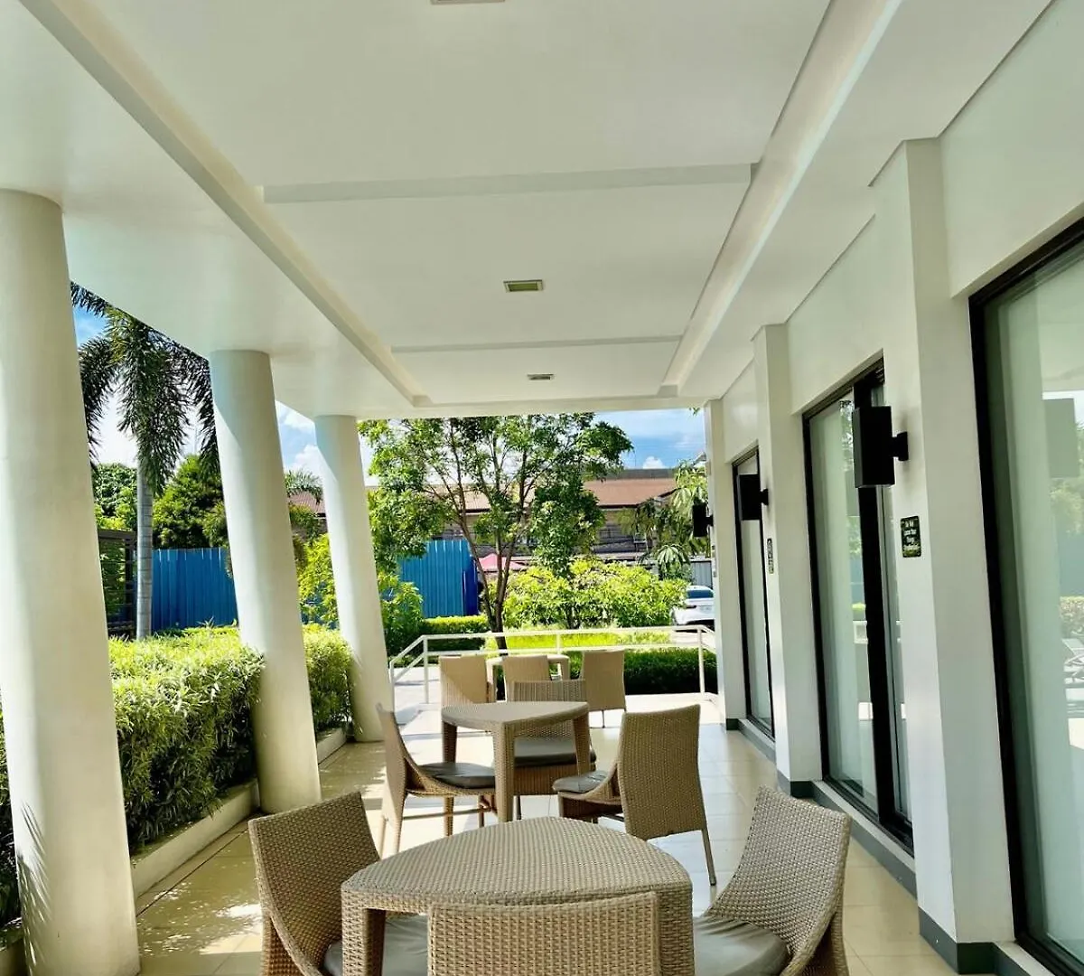 Davao Downtown Condo With Pool Access דירה