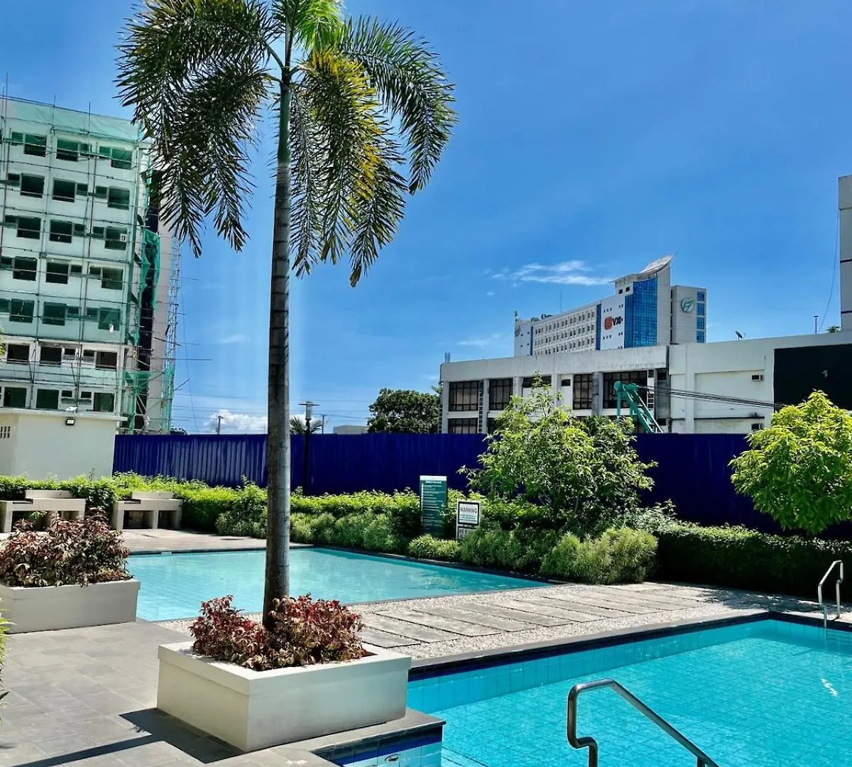 Davao Downtown Condo With Pool Access